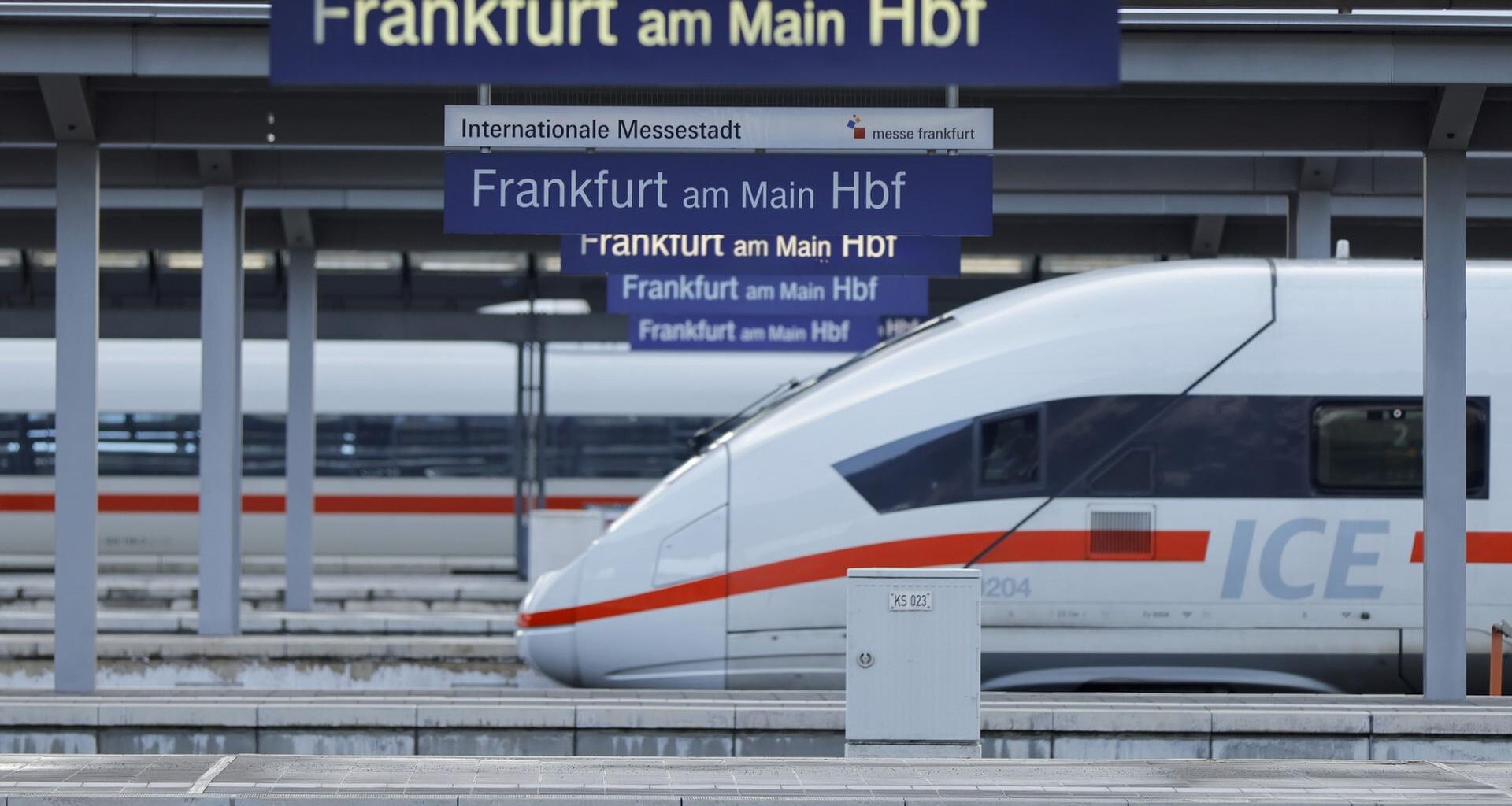 Mensch gerät unter ICE in Frankfurt | hessenschau.de