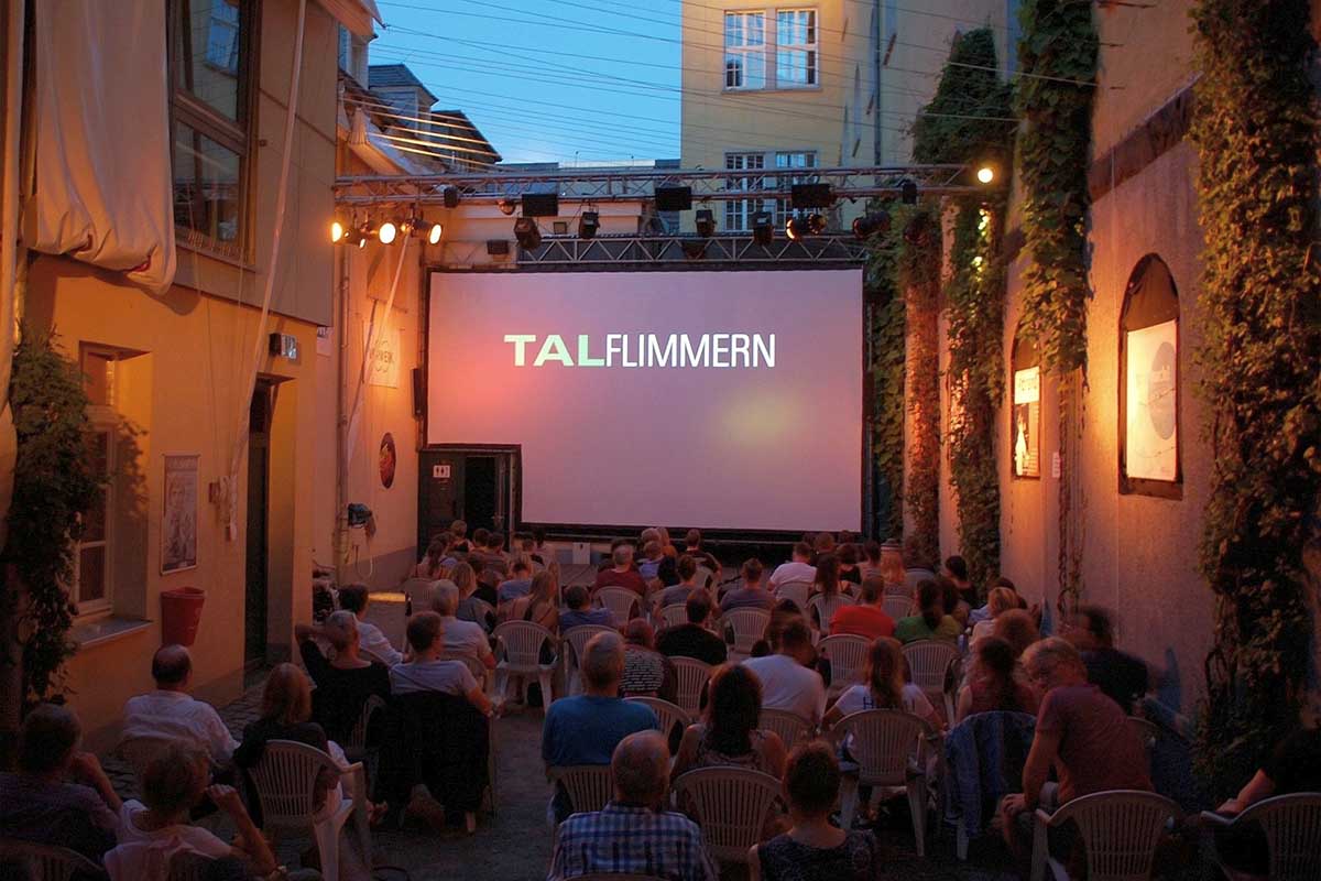 Auf einen Blick: Talflimmern startet, Endspurt beim Bürger:innenbudget & 5. Ohrenöffner des Sinfonieorchesters - blickfeld