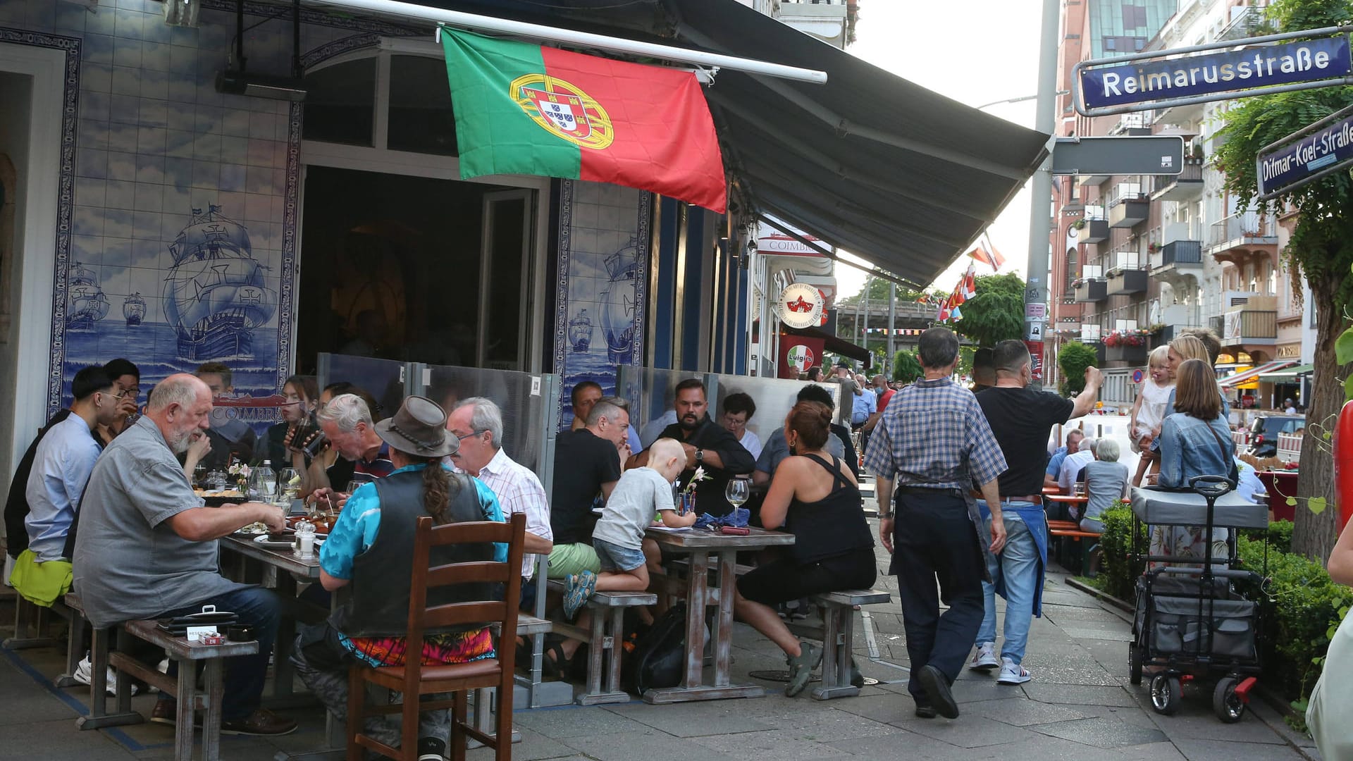 Tausende Menschen im Portugiesenviertel: In Hamburg soll eine neue Regelung eingeführt werden.