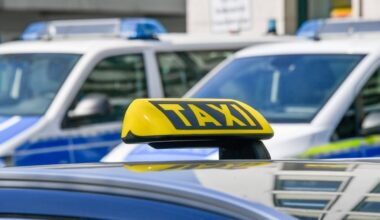Messerattacke im Taxi in Dresden: Vorbestrafter Mann in U-Haft