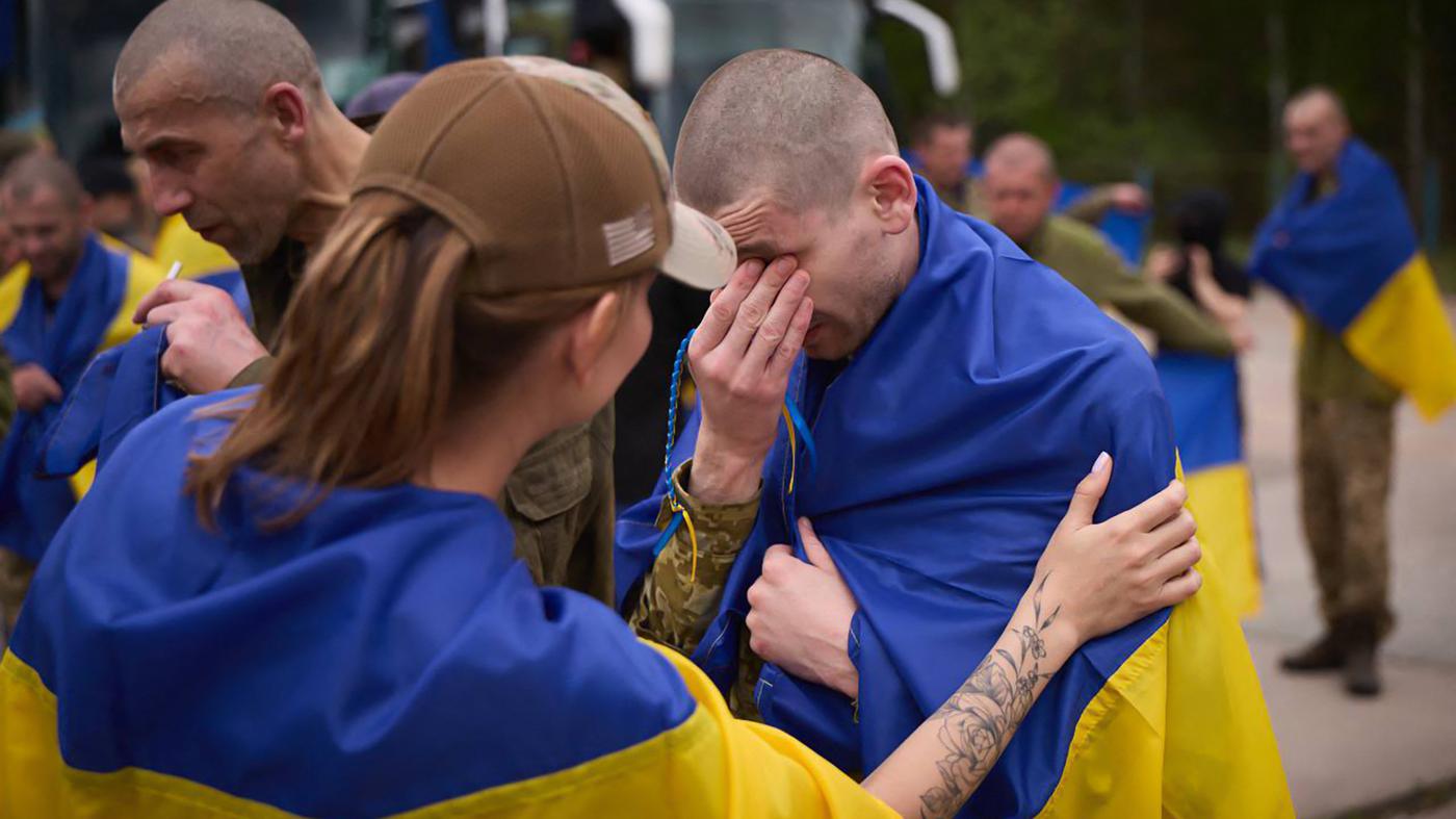 Emotionale Szenen beim Riesen-Gefangenenaustausch zwischen der Ukraine und Russland