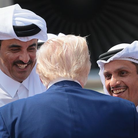 Donald Trump mit dem Emir und dem Premierminister von Katar