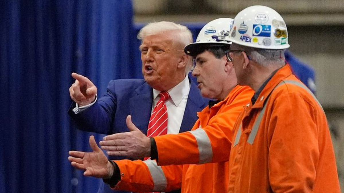 EU und Deutschland alarmiert: So stark hebt Trump Stahlzölle an