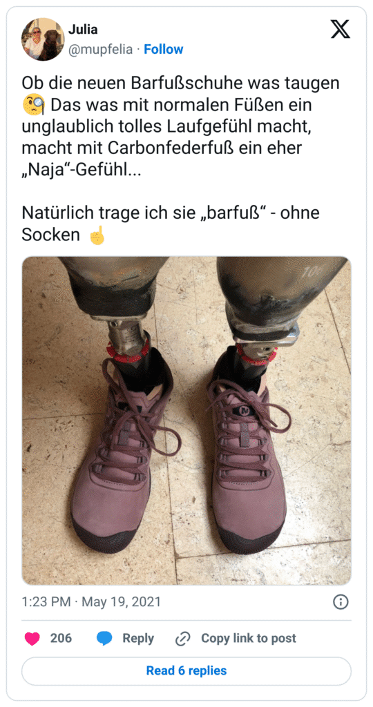 Ob die neuen Barfußschuhe was taugen 🧐 Das was mit normalen Füßen ein unglaublich tolles Laufgefühl macht, macht mit Carbonfederfuß ein eher „Naja“-Gefühl... 

Natürlich trage ich sie „barfuß“ - ohne Socken ☝️