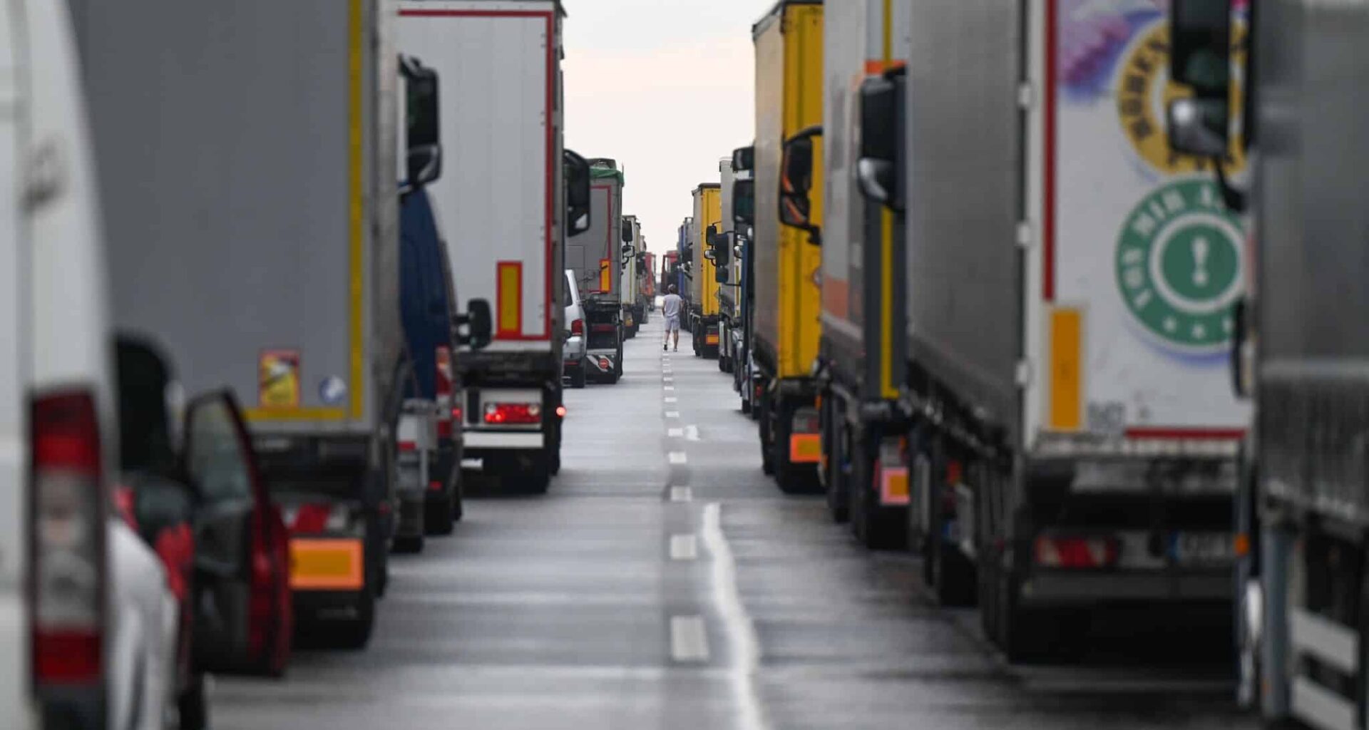 Umgekippter Lkw blockiert A4 - Kilometerlanger Stau