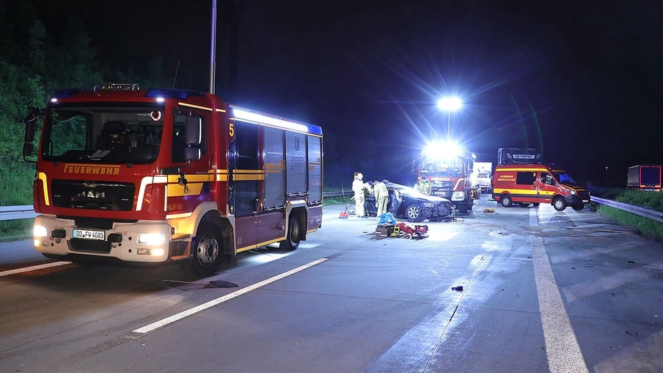 Toter bei Unfall auf A17 - Autobahn bei Dresden gesperrt