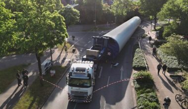 Unfall mit Schwertransporter in Elmshorn: Windrad-Teil unterwegs nach Nordende | NDR.de - Nachrichten