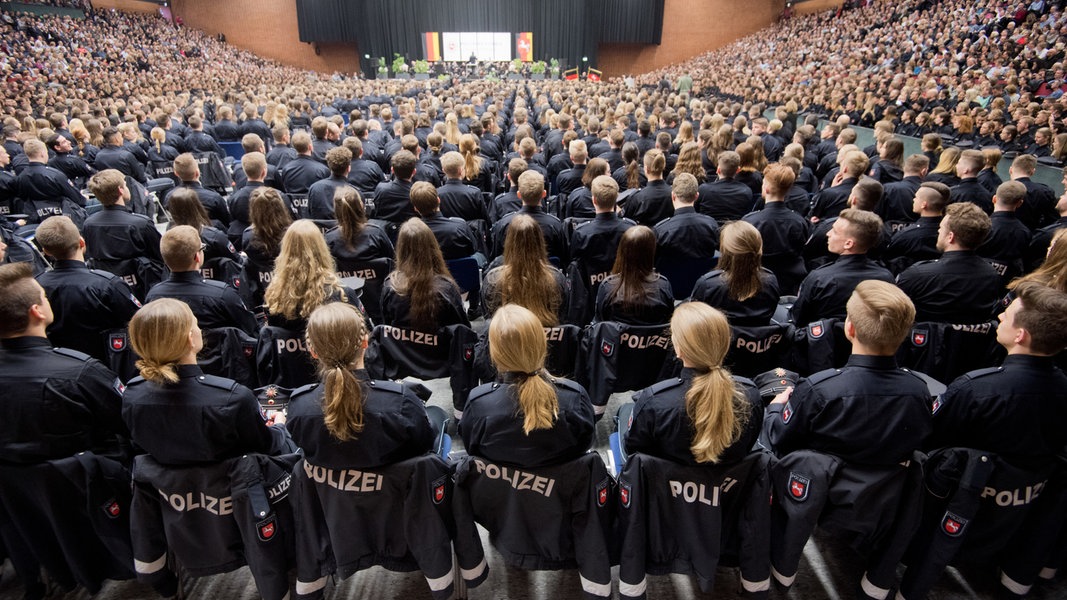 Durchgefallen im Diktat: Polizeibewerber in SH mit Schwächen | NDR.de - Nachrichten