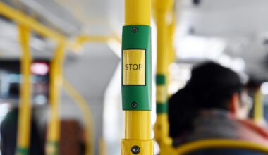 Mann schlägt mit Fahrradschloss auf Mitfahrer ein