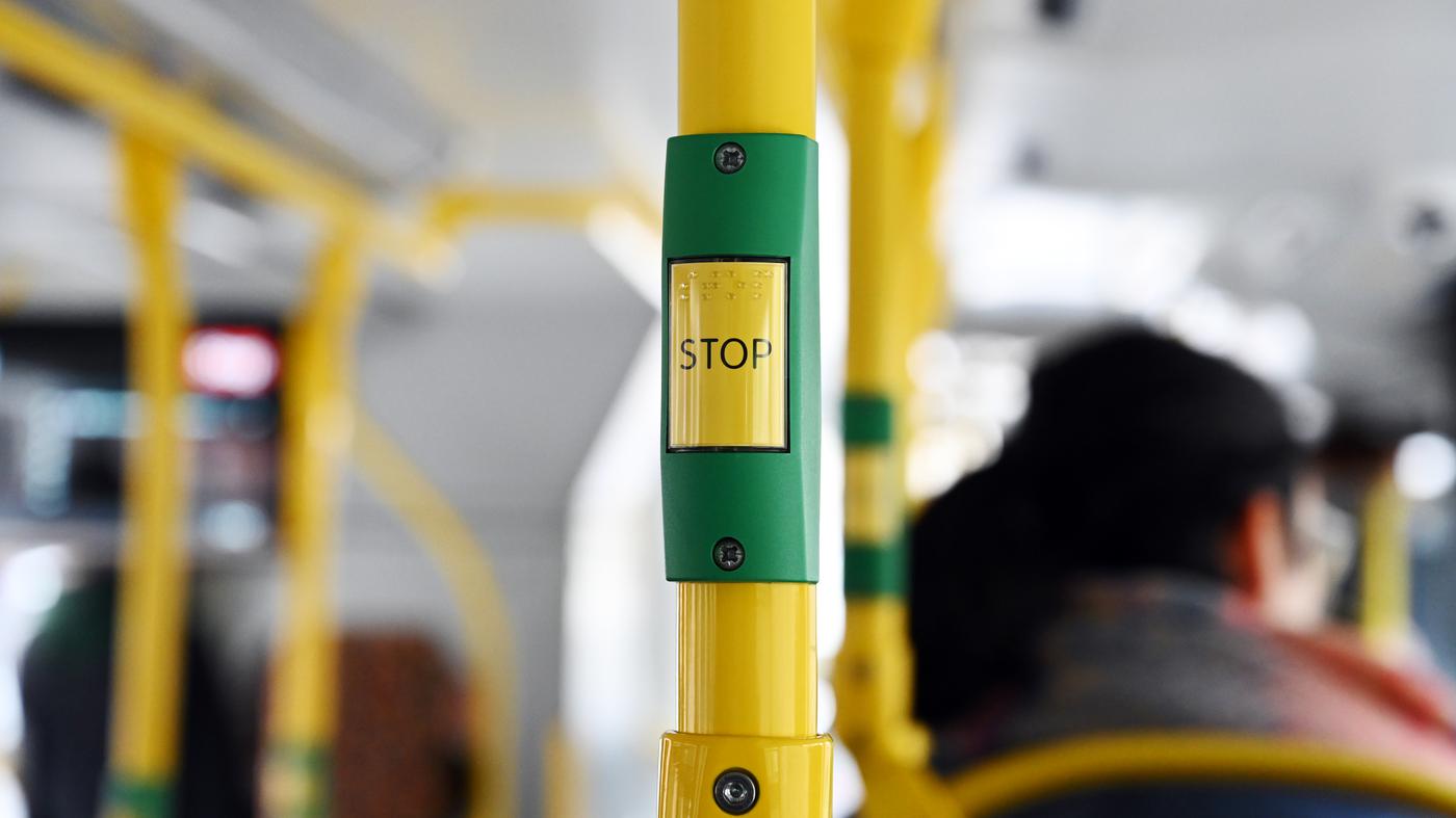 Mann schlägt mit Fahrradschloss auf Mitfahrer ein