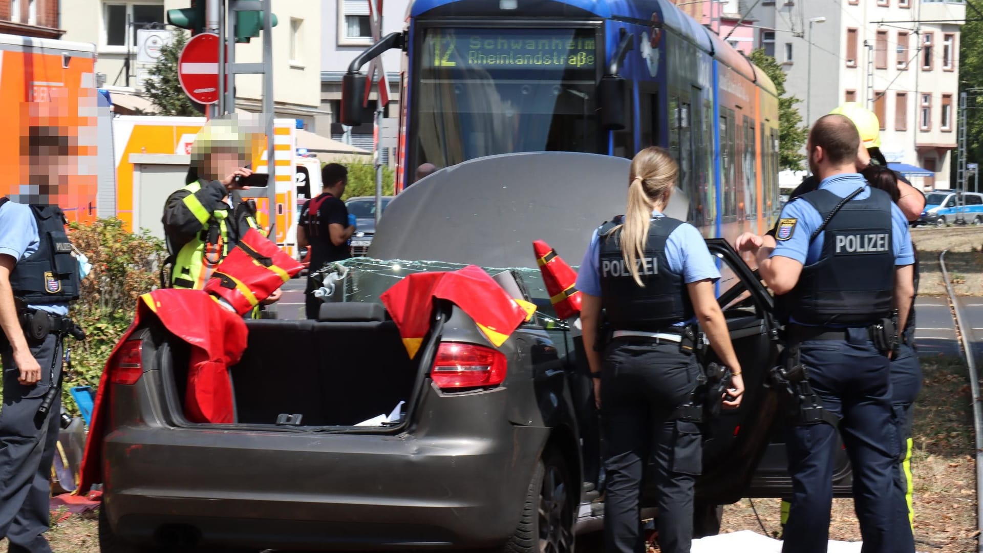 Verkehrsunfall in Frankfurt-Niederrad (Archivbild): Die Unfallzahlen sind im vergangenen Jahr gestiegen.