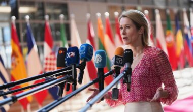 Die Chefin der Außenpolitik der Europäischen Union, Kaja Kallas, spricht zu Medienvertretern vor einem Treffen der EU-Verteidigungsminister im Gebäude des Europäischen Rates in Brüssel.
