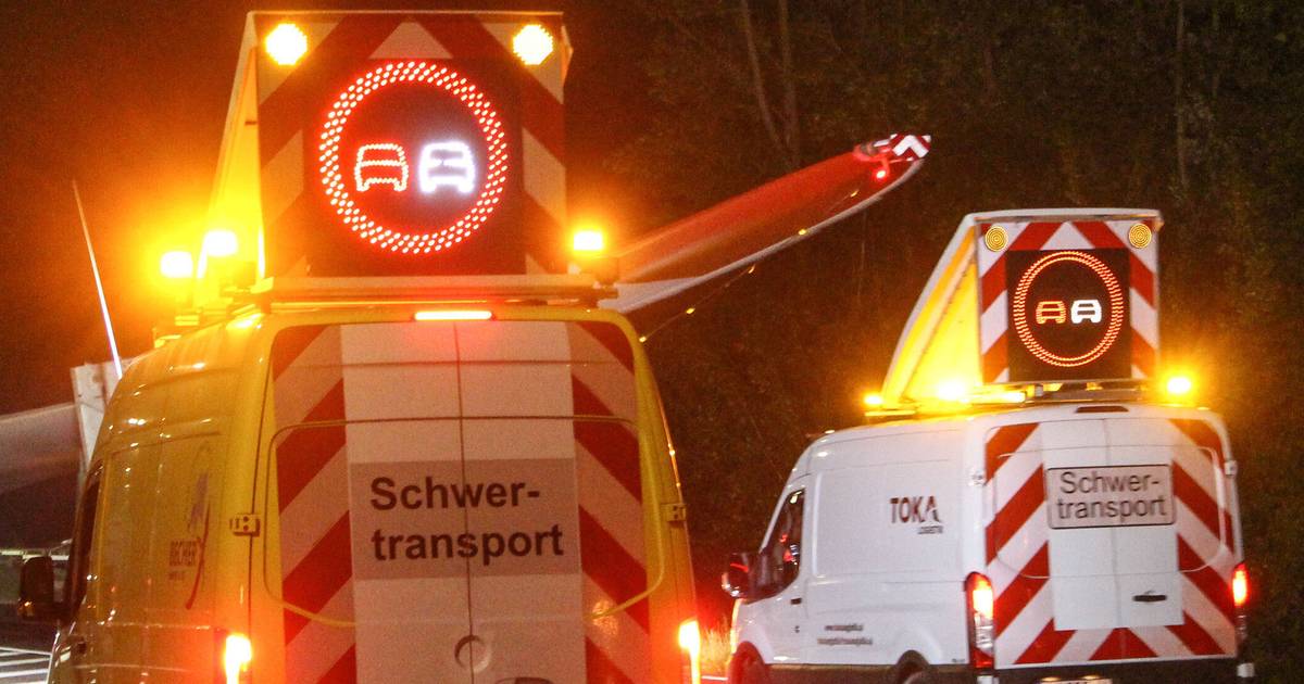 Schwertransport blieb in Baustelle stecken