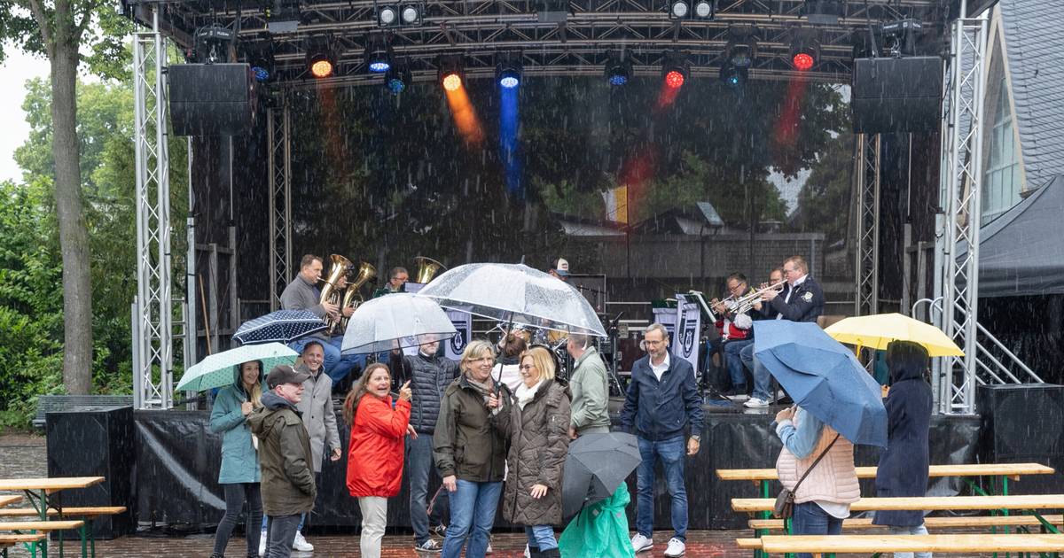 Regen in Büttgen – Brunnenfest muss abgebaut werden