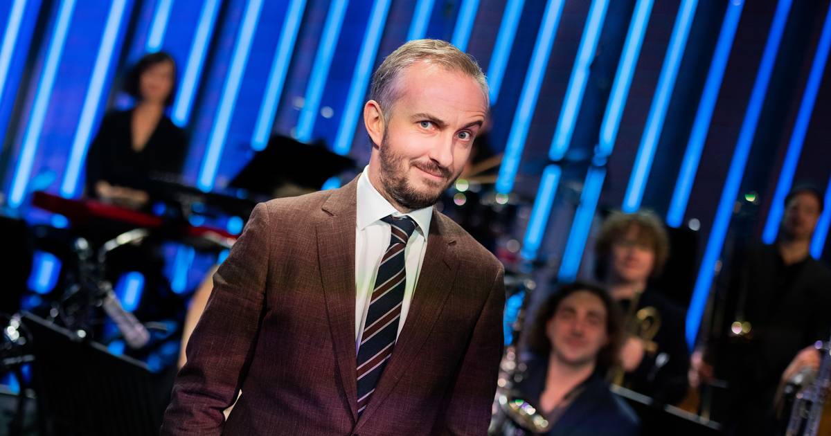 Jan Böhmermann schimpft: „Geldgeile Adlige“ in Düsseldorf