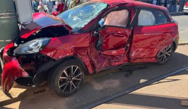 Duisburg: Auto kollidiert mit Straßenbahn