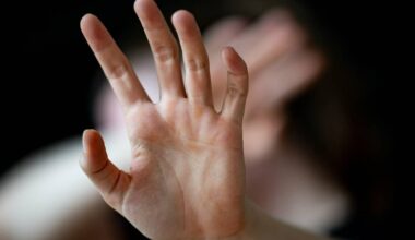 Duisburg: Häusliche Gewalt - Mann schüttet Frau Benzin ins Gesicht und flüchtet