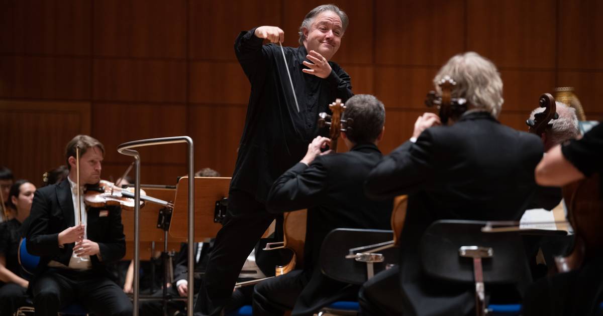 Duisburg Gastdirigent Stefan Blunier umjubelt beim Philharmonischen Konzert