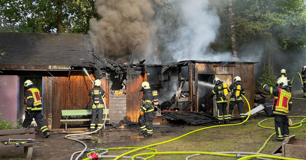 Mehrere Brände in einer Nacht: Feuerwehr Wuppertal im Dauereinsatz