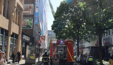 Feuer auf einem Dach an der Neumarktstraße: Feuerwehr Wuppertal rückt aus