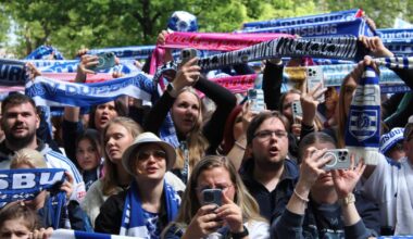 MSV Duisburg mit Spruchband gegen den Rivalen