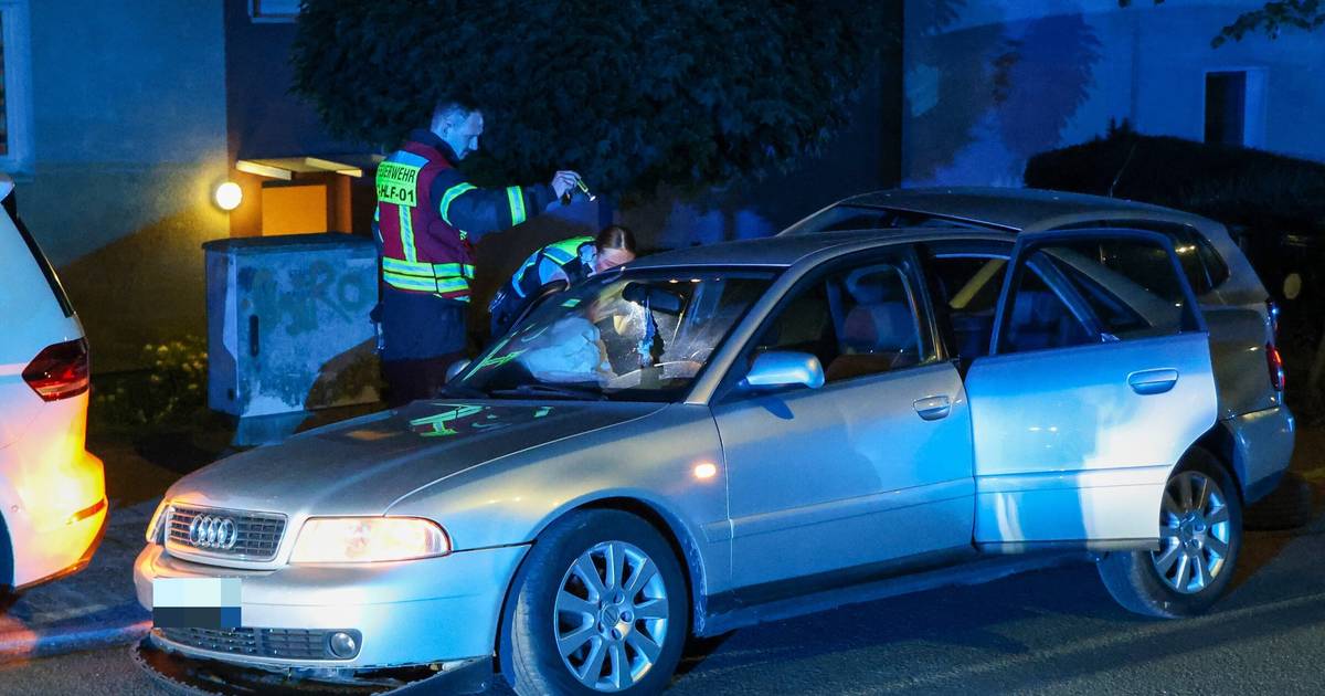 Betrunkener Fahrer beschädigt fünf parkende Autos in Wuppertal