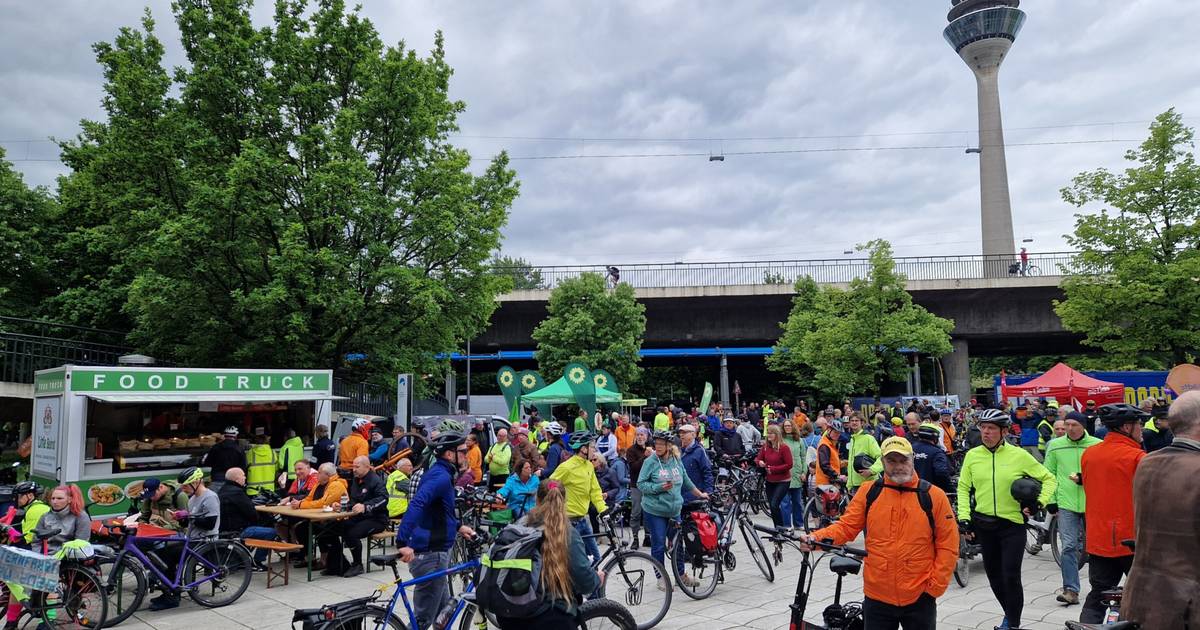ADFC-Demo in Düsseldorf: Hunderte Teilnehmer bei Sternfahrt