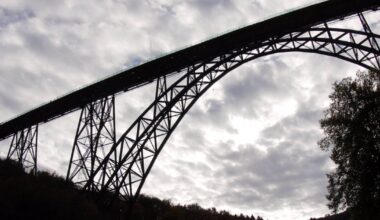 Suizide an der Müngstener Brücke in Solingen gefährden auch Parkbesucher
