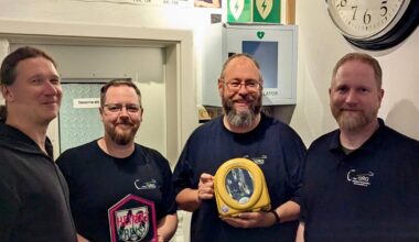 WüRG hat nun einen Defibrillator im Clubhaus