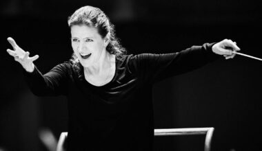Stardirigentin Kristiina Poska zu Gast in der Historischen Stadthalle Wuppertal