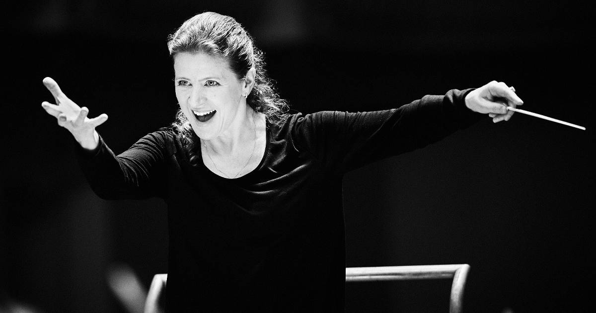 Stardirigentin Kristiina Poska zu Gast in der Historischen Stadthalle Wuppertal
