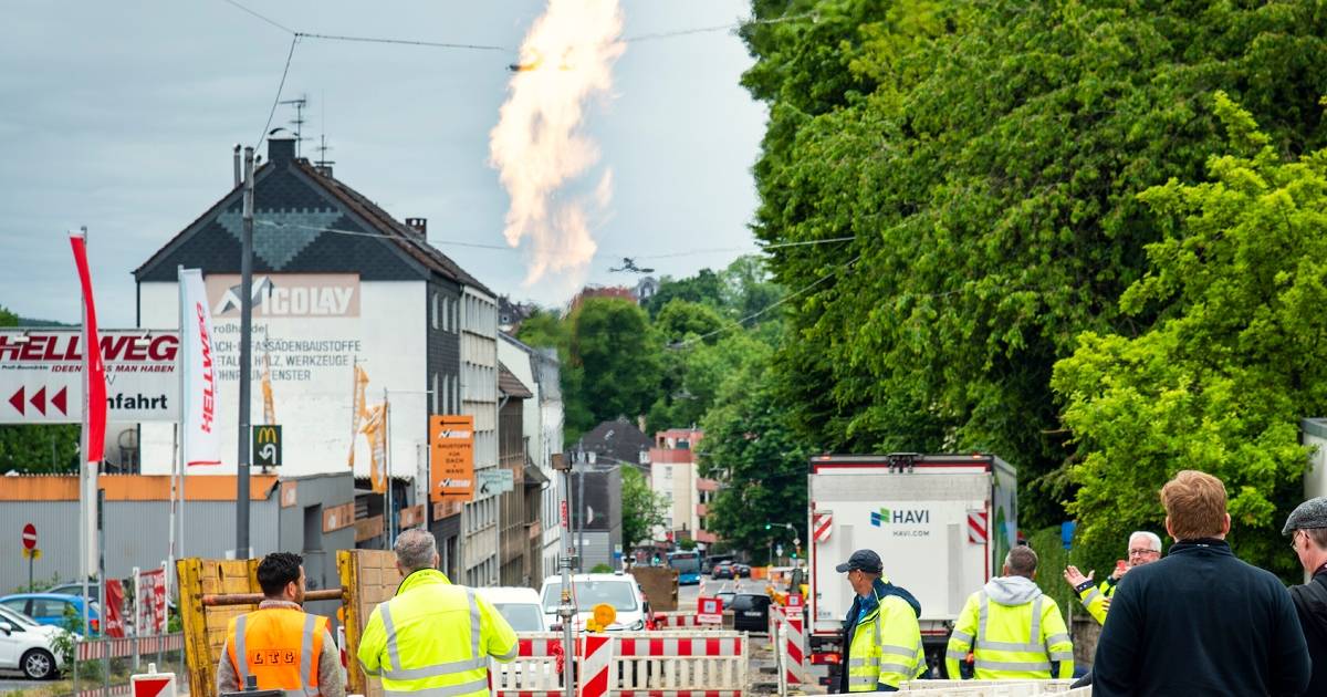 Die Gasfackel zieht Blicke auf sich