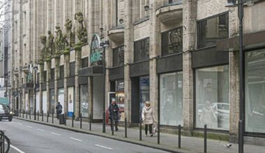 Fenster des ehemaligen Kaufhofs in Wuppertal: Gewinnerprojekte stehen fest