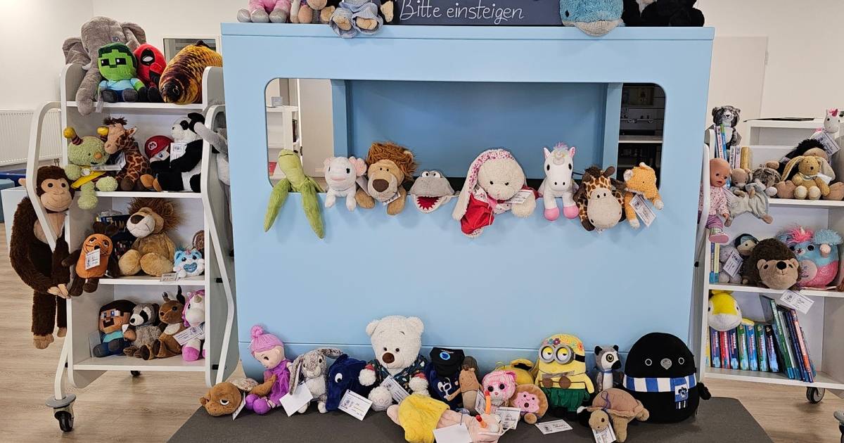 Wuppertaler Schwebebahnmöbel und Tuffi-Leseecke für Kinder
