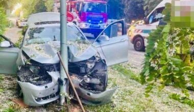 18-Jähriger rast mit BMW und kracht in Straßenlaterne