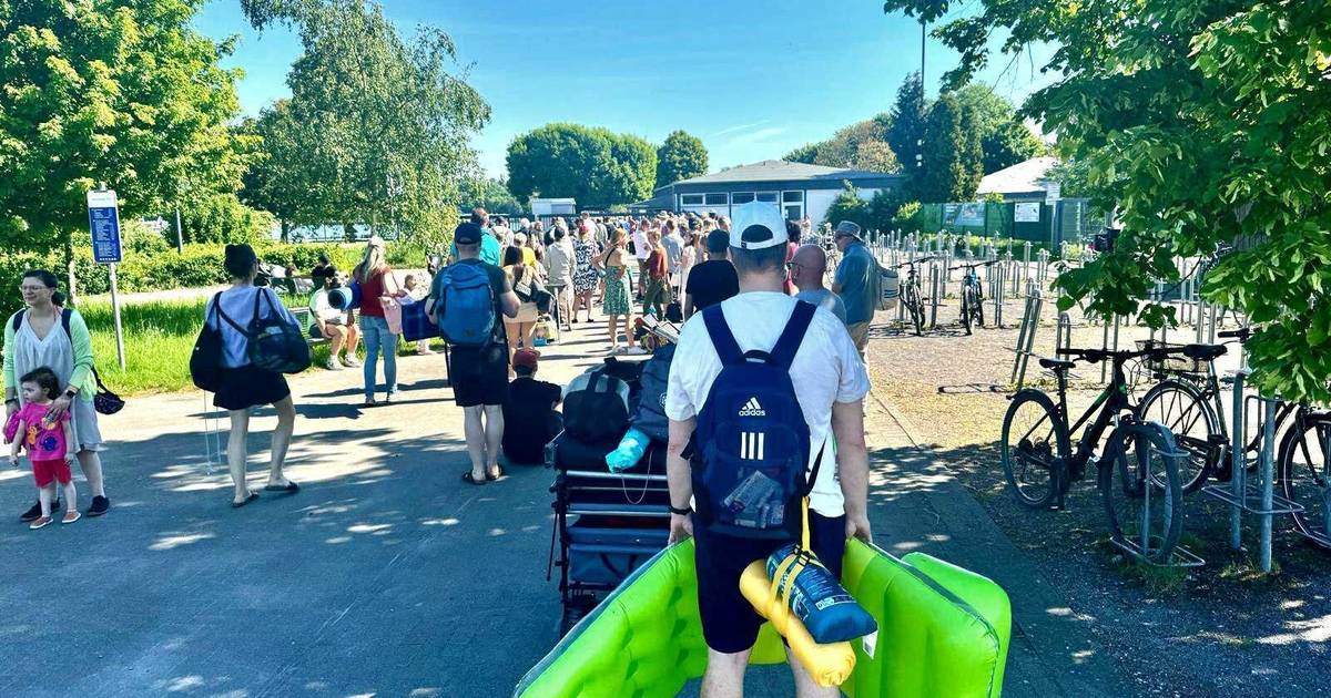 Lange Schlange zur Saison-Eröffnung am Unterbacher See