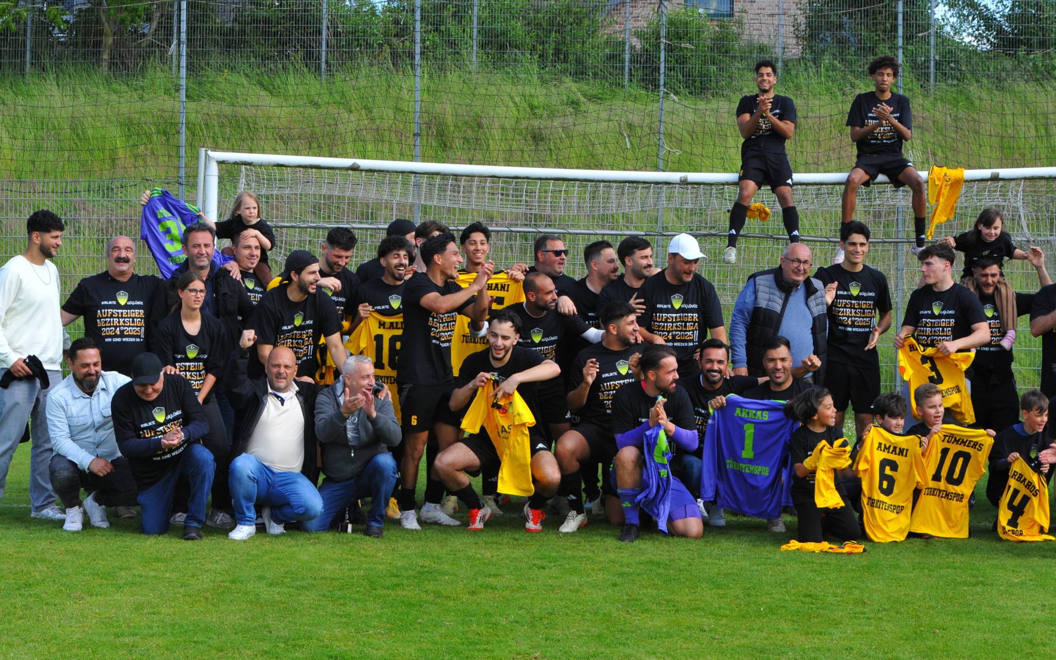 So ausgelassen feierte Türkiyemspor seinen Bezirksliga-Aufstieg