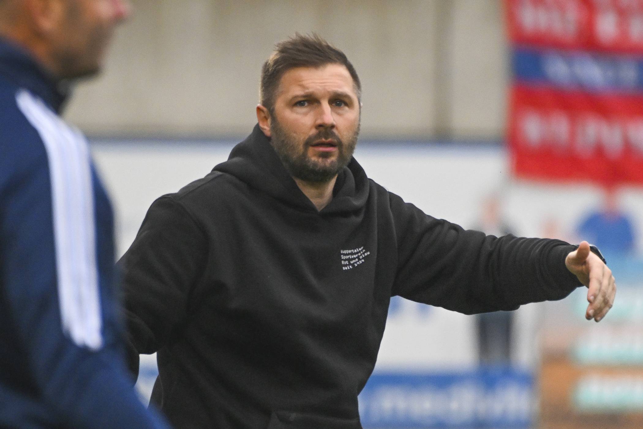  Das Hinspiel gegen Duisburg war das erste mit Sebastian Tyrala an der Seitenlinie gewesen. Wie schlägt er sich mit dem WSV in Duisburg? 