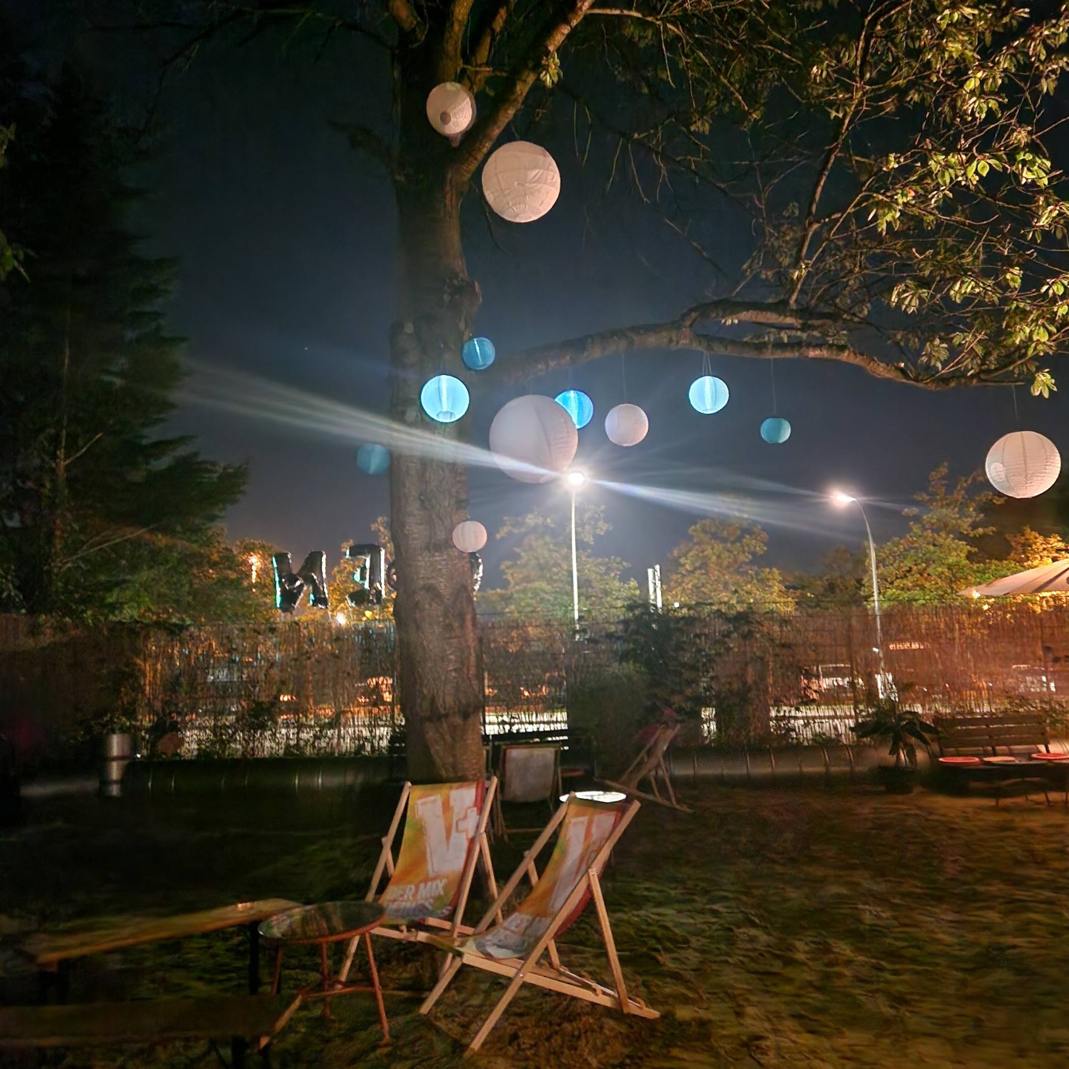  Die Open-Air-Saison in der Nonsense-Bar wird am Samstag ab 16 Uhr mit zahlreichen Bandauftritten zelebriert. 