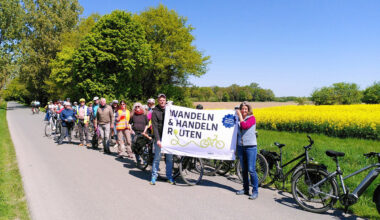 35 Radfahrerinnen und Radfahrer waren bei der Tour "Wandeln und Handeln" unterwegs. (Foto: Suessenguth / Vamos)