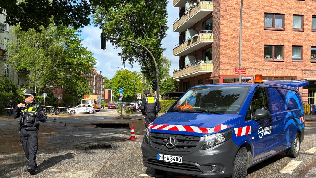 Unterspülte Straßen nach Wasserrohrbruch in Hamburg-Eimsbüttel | NDR.de - Nachrichten