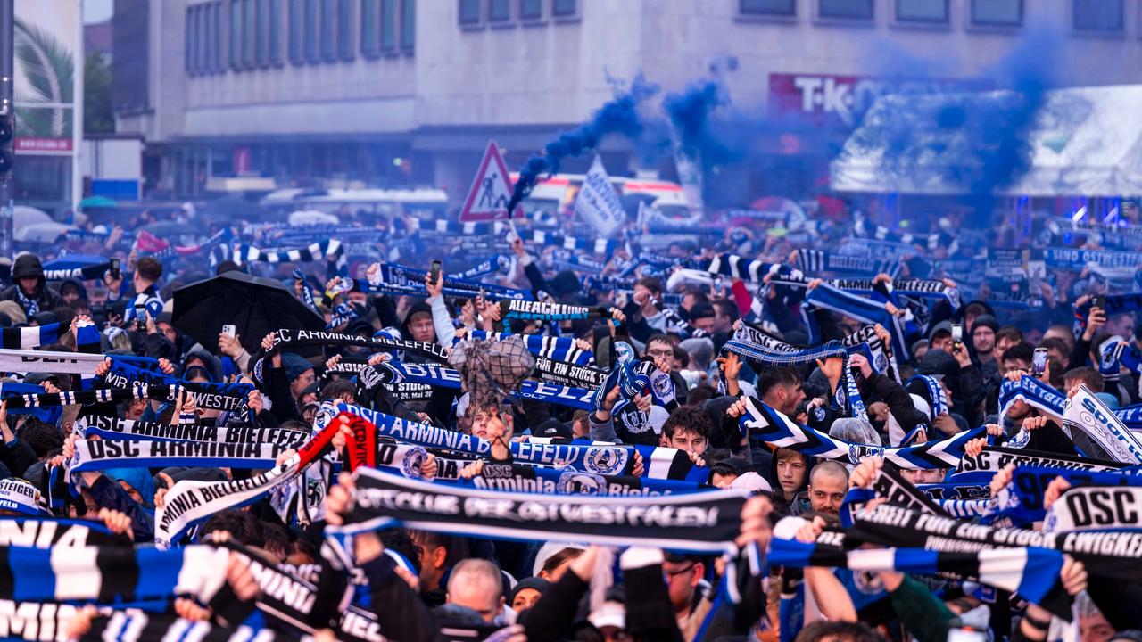 Nach dem Pokalfinale: Traum vom DFB-Pokalsieg zerplatzt: Bielefeld-Fans feiern trotzdem