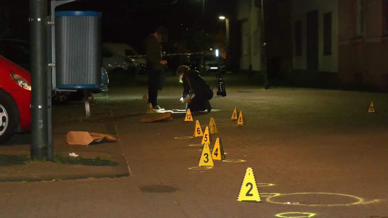 Nordrhein-Westfalen: Verkehrsberuhigter Bereich: Fußgänger in Duisburg überfahren