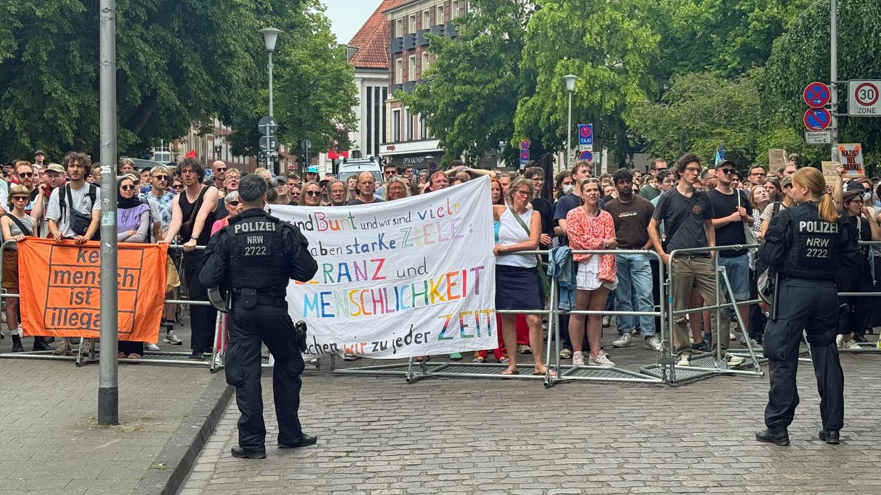 Nordrhein-Westfalen: Demos in Münster: Waffenverbot am Bahnhof und Verkehrsbehinderungen