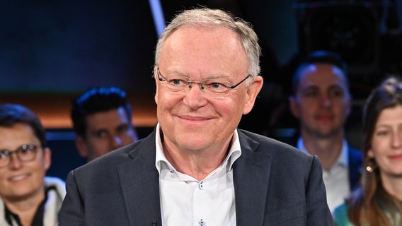 Niedersachsens Ministerpräsident Stephan Weil ist zu Gast in der NDR Talk Show am 11. April 2025. © NDR Fernsehen/Uwe Ernst Foto: Uwe Ernst