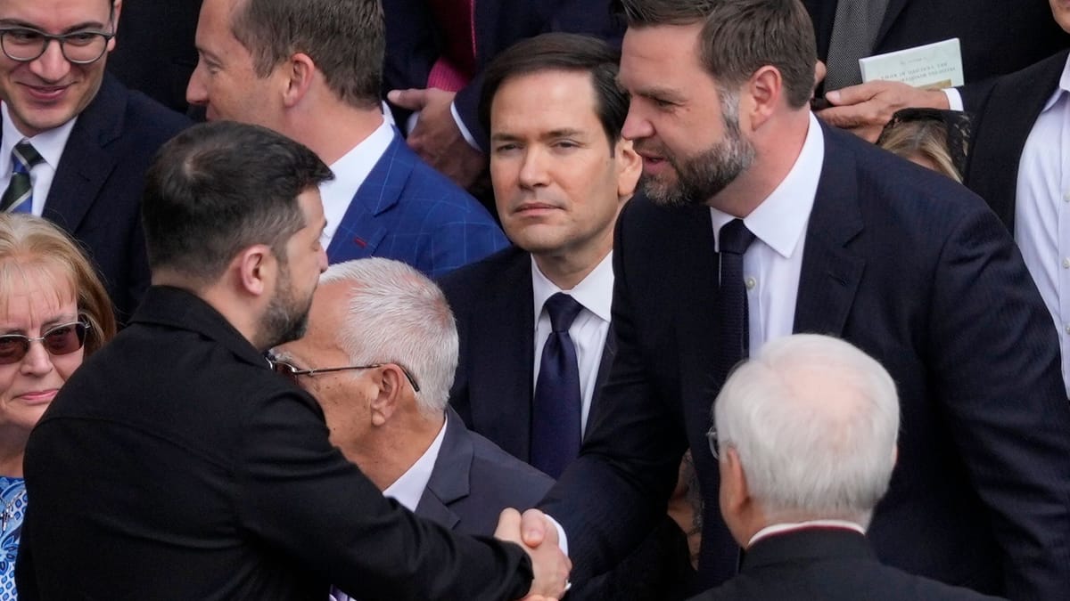 Vance und Selenskyj reichen sich in Rom die Hand