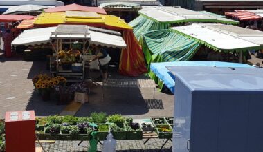 Fahrradbeauftragte auf Wochenmarkt in Dellbrück