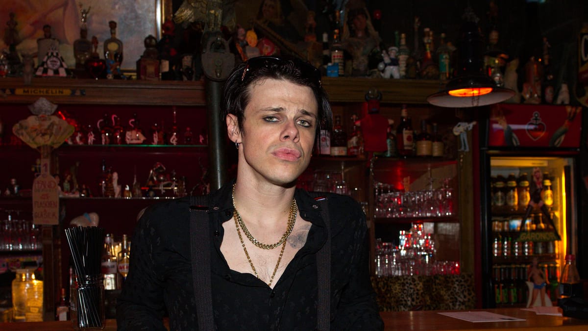 Yungblud in Köln: Überraschungsauftritt als Barkeeper angekündigt