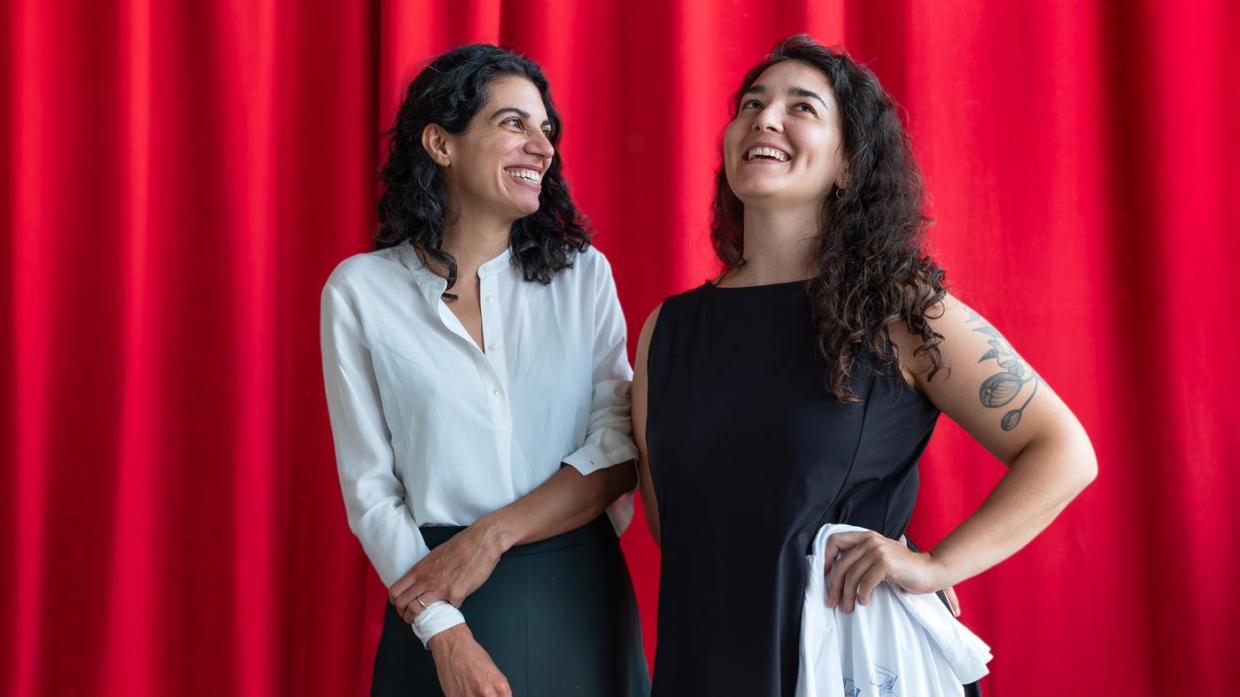 „Die Berlin Biennale wird grotesk, mittelalterlich und burlesk“