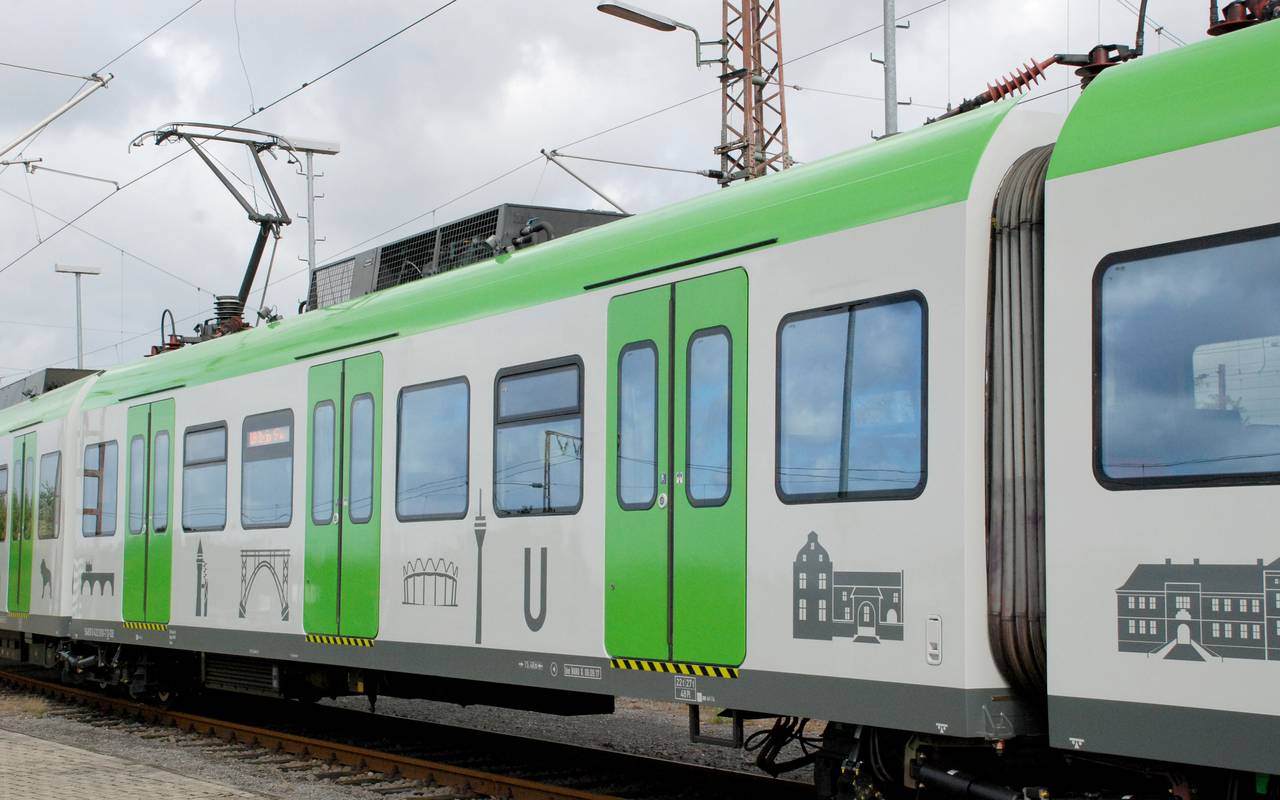Zug Bahn DB VRR